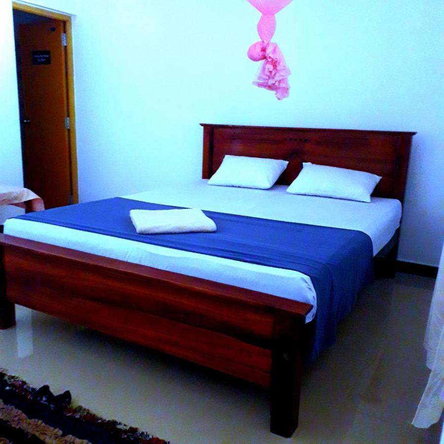 Margosa Guesthouse Mirissa Esterno foto