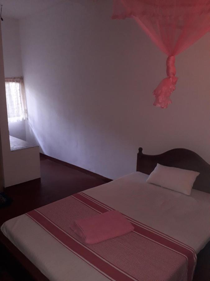 Margosa Guesthouse Mirissa Esterno foto