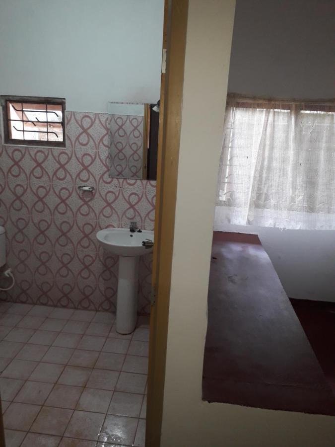 Margosa Guesthouse Mirissa Esterno foto