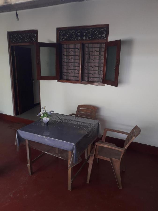 Margosa Guesthouse Mirissa Esterno foto