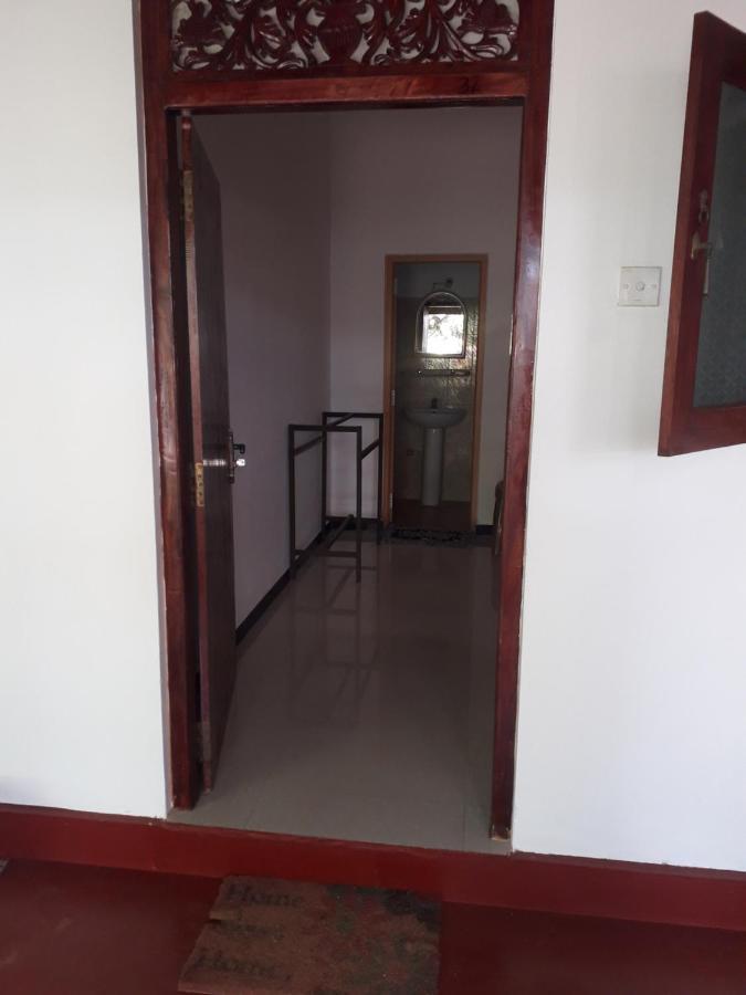 Margosa Guesthouse Mirissa Esterno foto