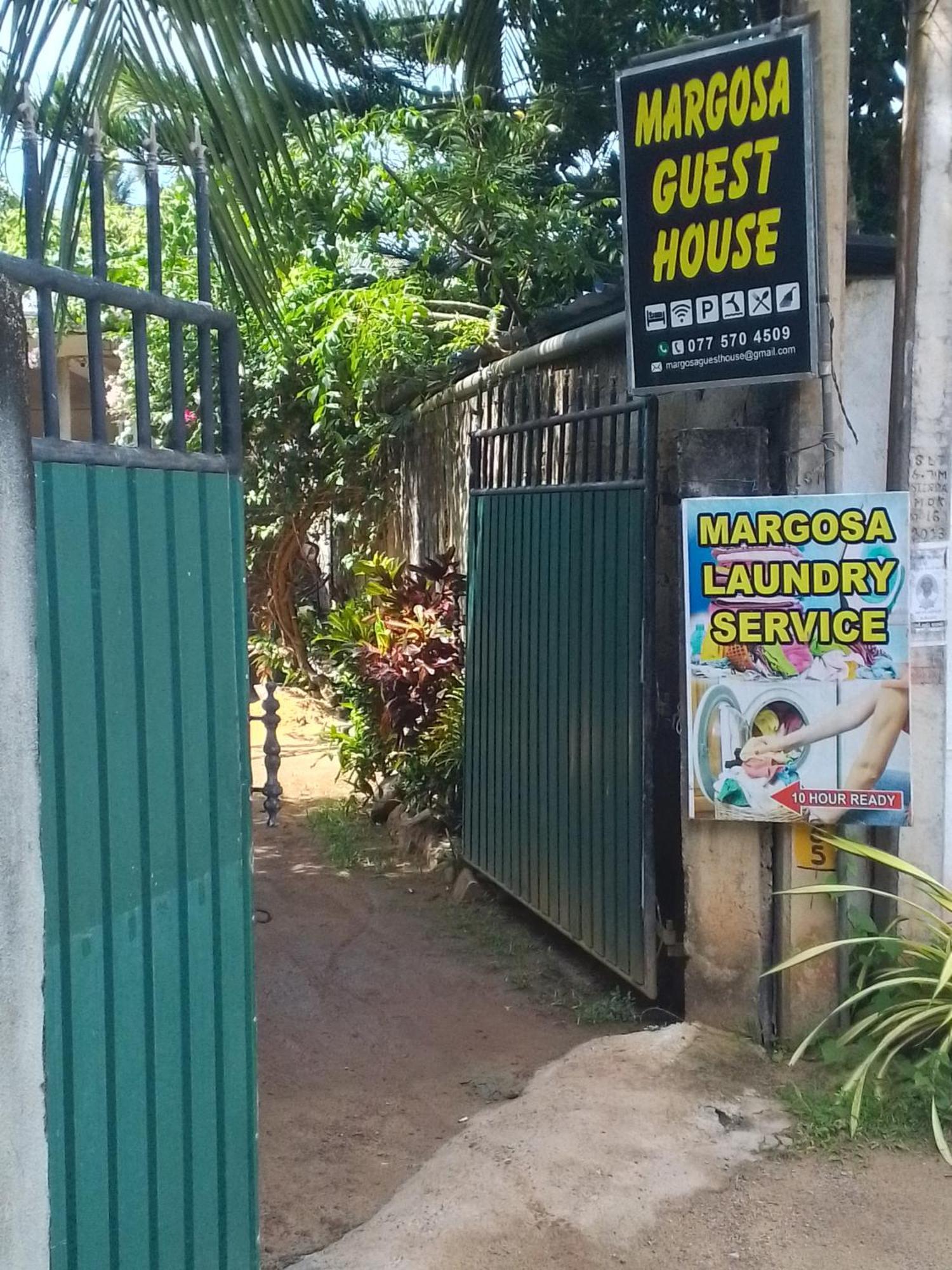 Margosa Guesthouse Mirissa Esterno foto