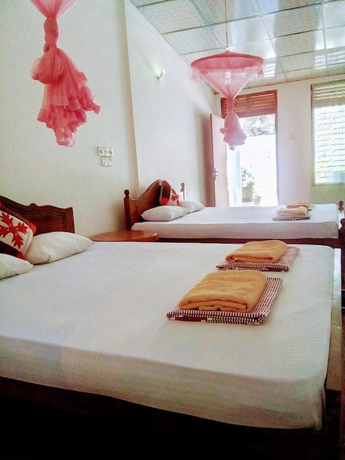 Margosa Guesthouse Mirissa Esterno foto