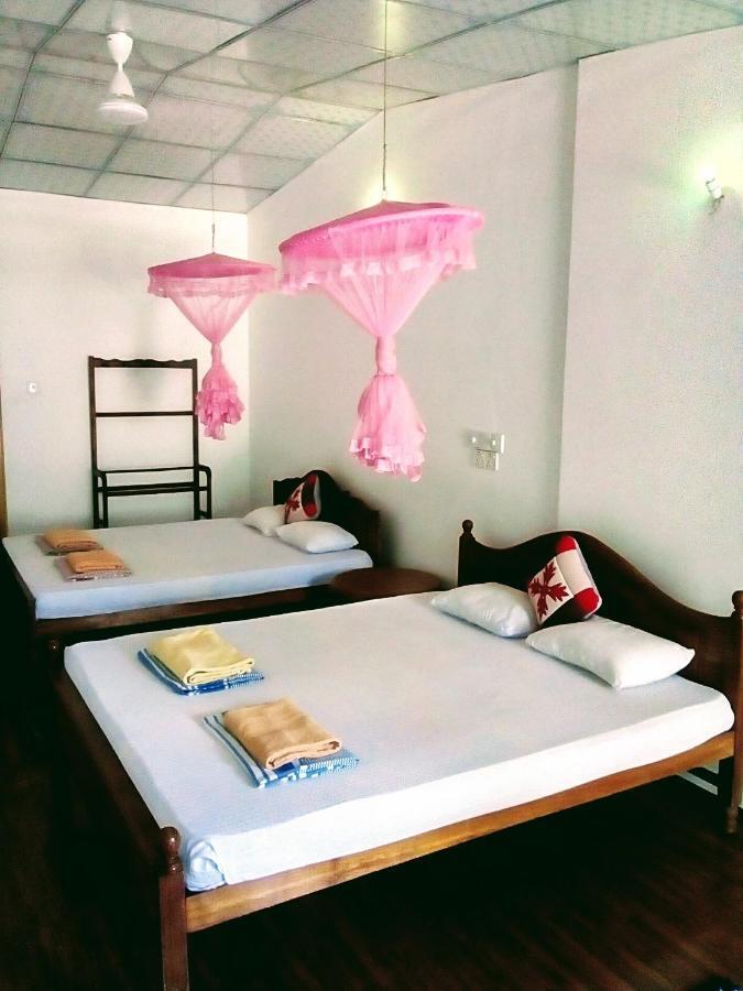 Margosa Guesthouse Mirissa Esterno foto