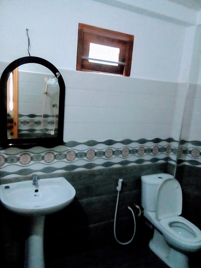 Margosa Guesthouse Mirissa Esterno foto